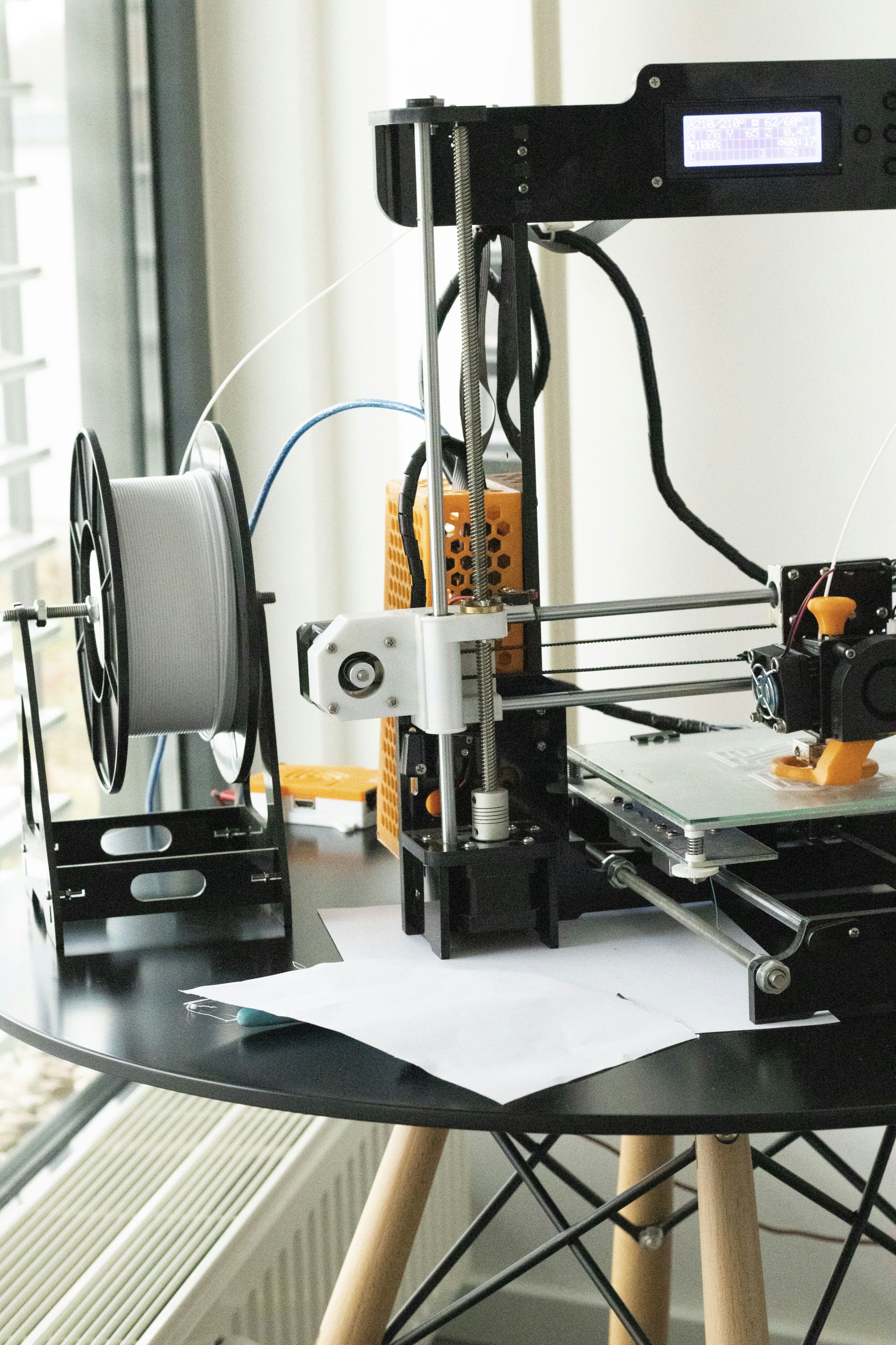 Реальный FDM 3D-принтер во время печати